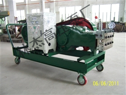 高壓清(qing)洗泵的管路體系(xì)出現漏氣漏水現(xian)象一定要及時找(zhǎo)修補人員修補